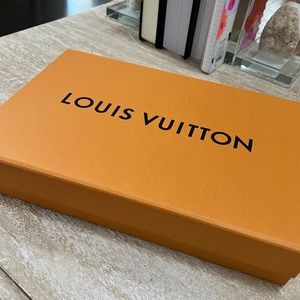 Louis Vuitton Desk Agenda (monogram)